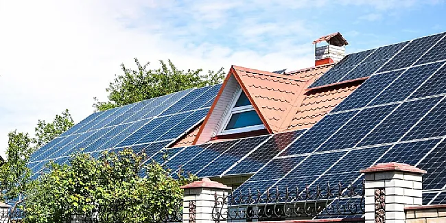 Maximizando a economia e a sustentabilidade em casa: O papel do armazenamento de energia solar residencial
